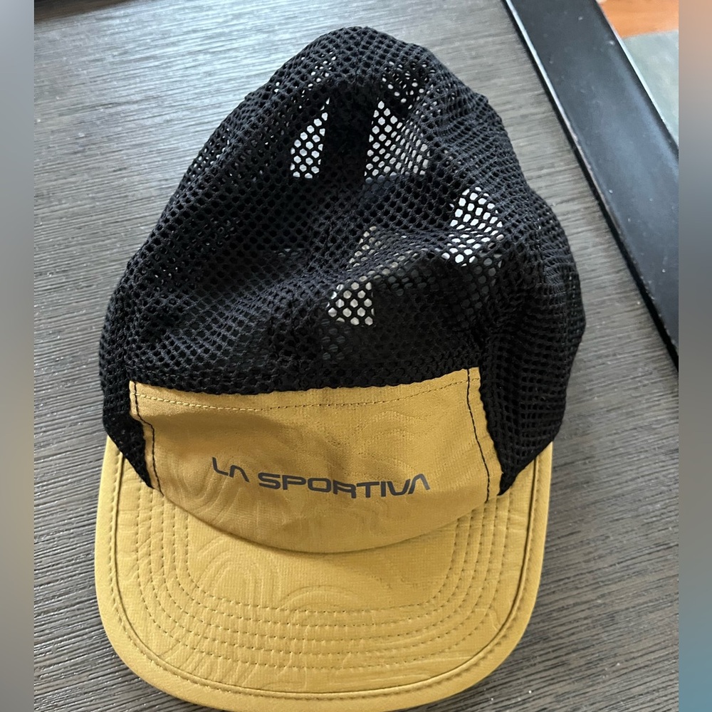 La sportiva hat